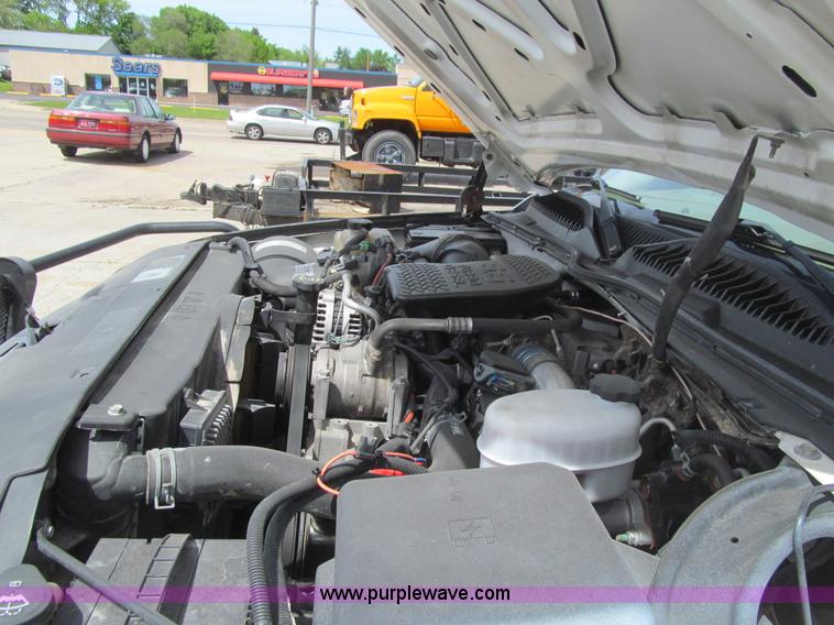 image for item K5647 2006 GMC Sierra 3500 dump truck