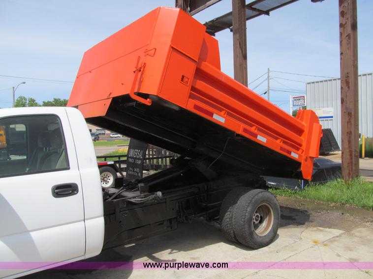image for item K5647 2006 GMC Sierra 3500 dump truck