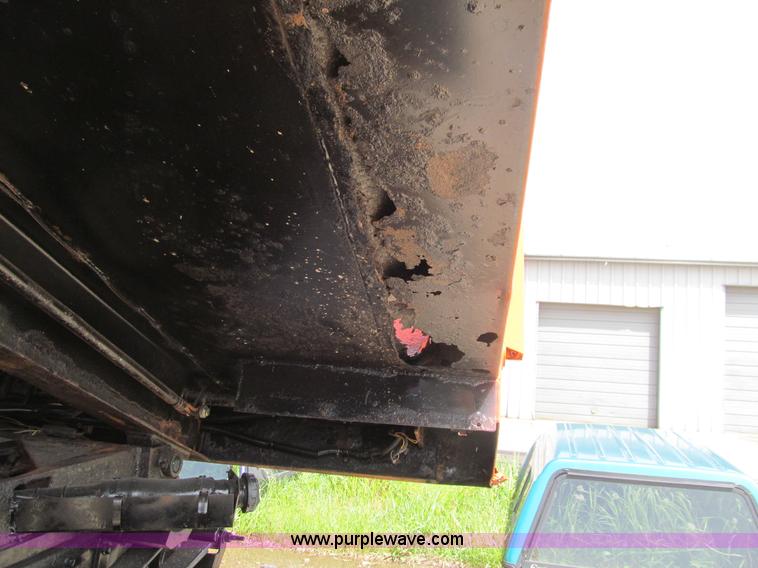 image for item K5647 2006 GMC Sierra 3500 dump truck