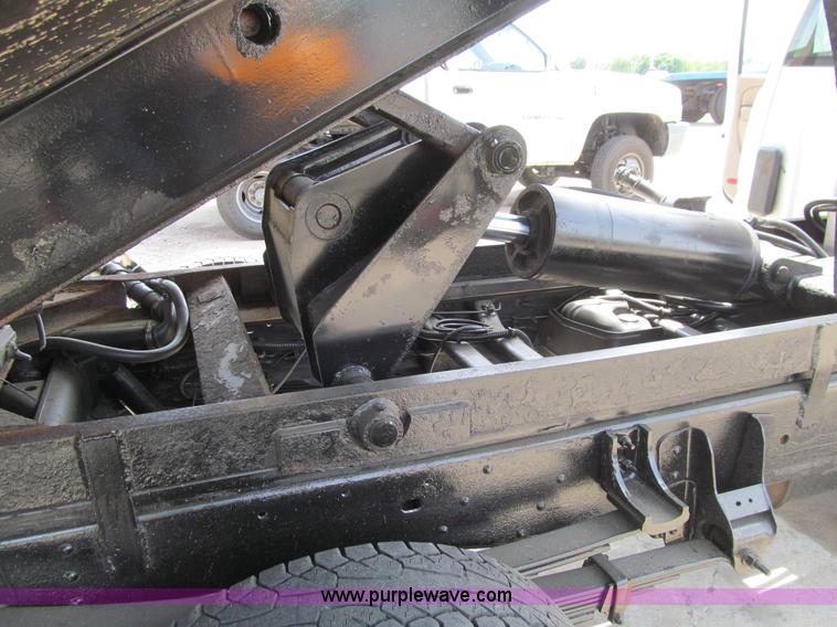 image for item K5647 2006 GMC Sierra 3500 dump truck