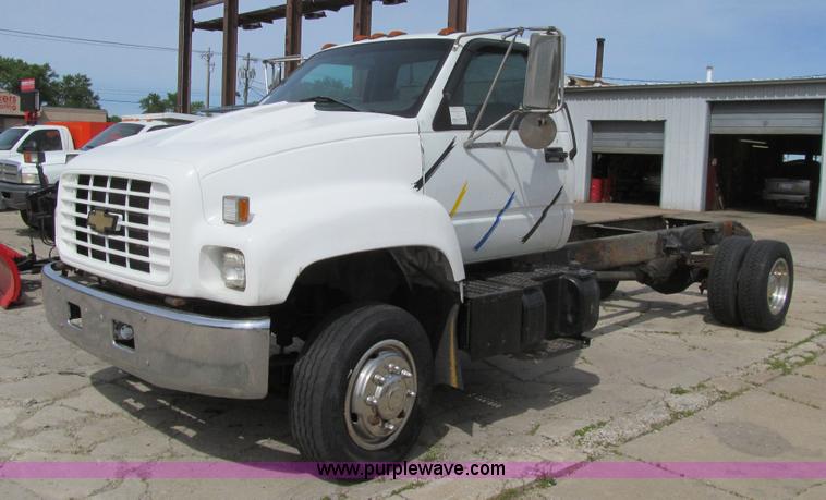 image for item K5650 1998 Chevrolet C6500 cab and chassis