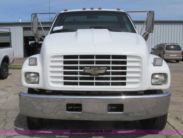 image for item K5650 1998 Chevrolet C6500 cab and chassis