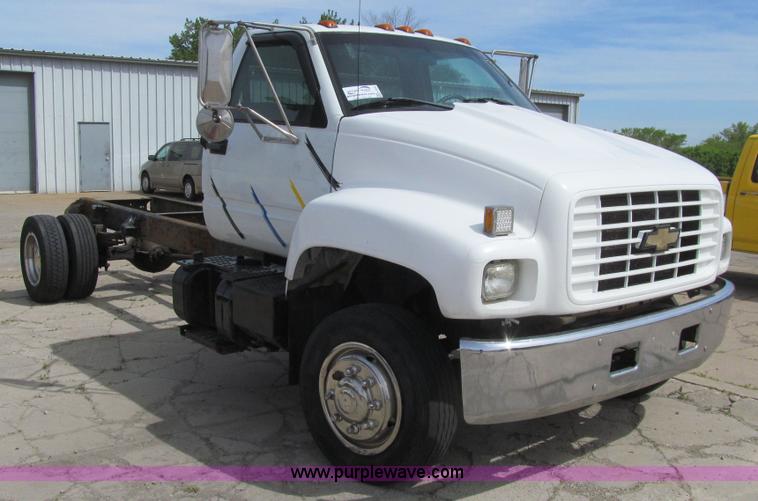 image for item K5650 1998 Chevrolet C6500 cab and chassis
