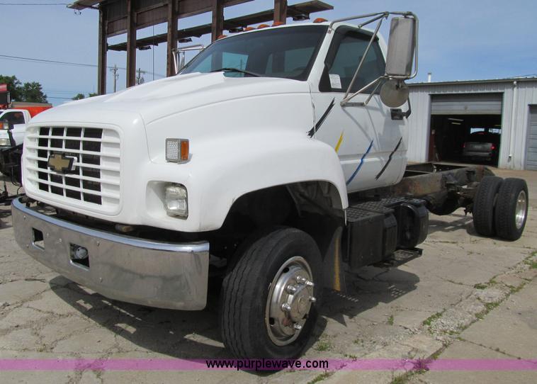 image for item K5650 1998 Chevrolet C6500 cab and chassis