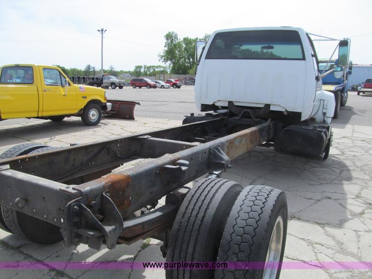 image for item K5650 1998 Chevrolet C6500 cab and chassis