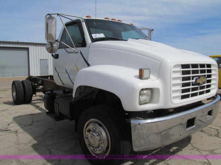 image for item K5650 1998 Chevrolet C6500 cab and chassis