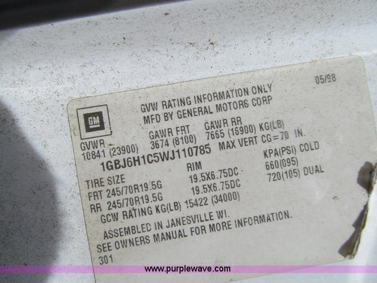 image for item K5650 1998 Chevrolet C6500 cab and chassis