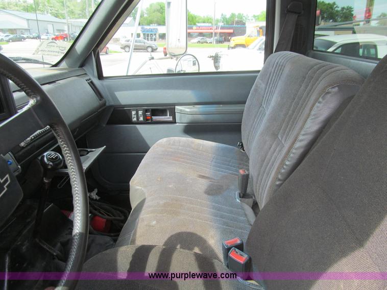 image for item K5650 1998 Chevrolet C6500 cab and chassis