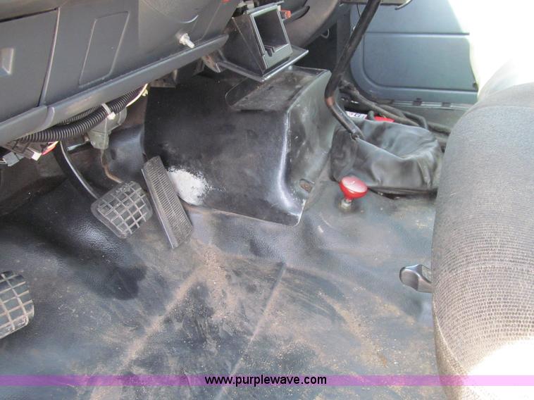 image for item K5650 1998 Chevrolet C6500 cab and chassis