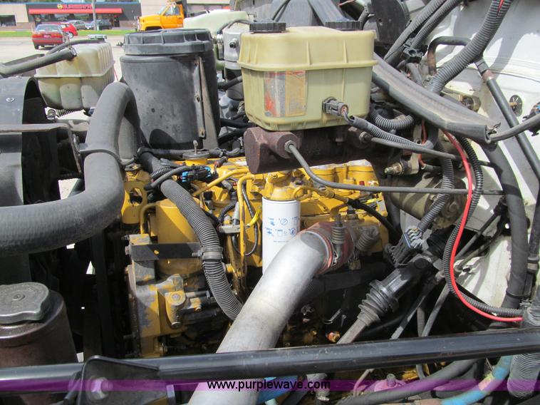 image for item K5650 1998 Chevrolet C6500 cab and chassis