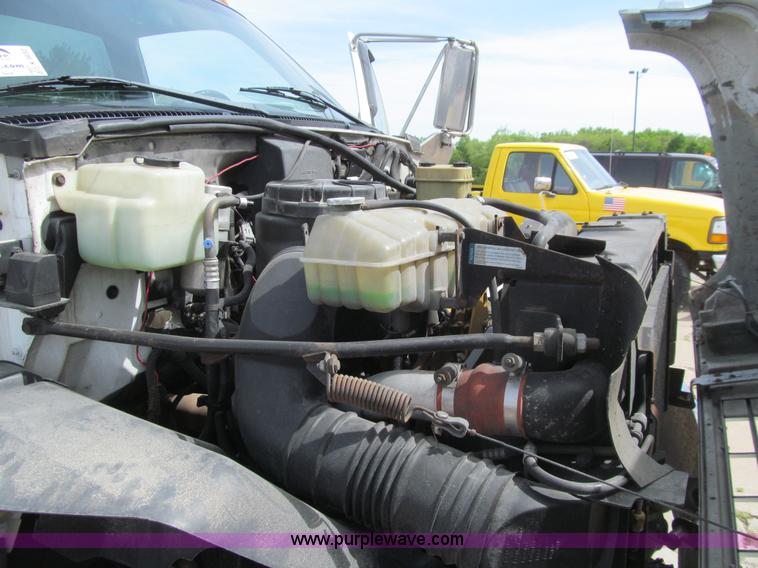 image for item K5650 1998 Chevrolet C6500 cab and chassis