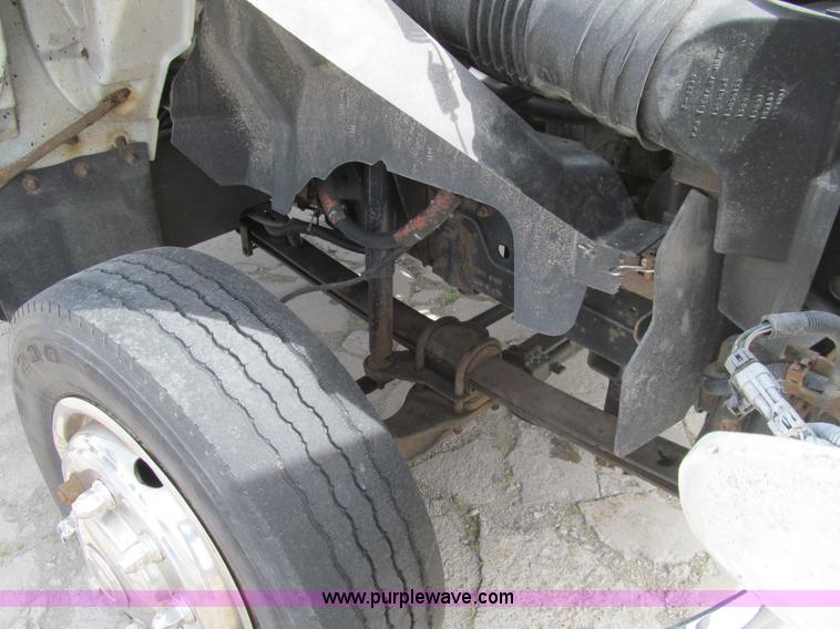 image for item K5650 1998 Chevrolet C6500 cab and chassis