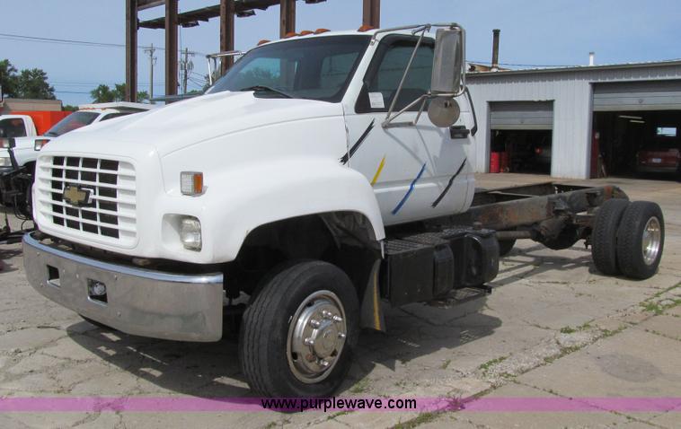 image for item K5650 1998 Chevrolet C6500 cab and chassis
