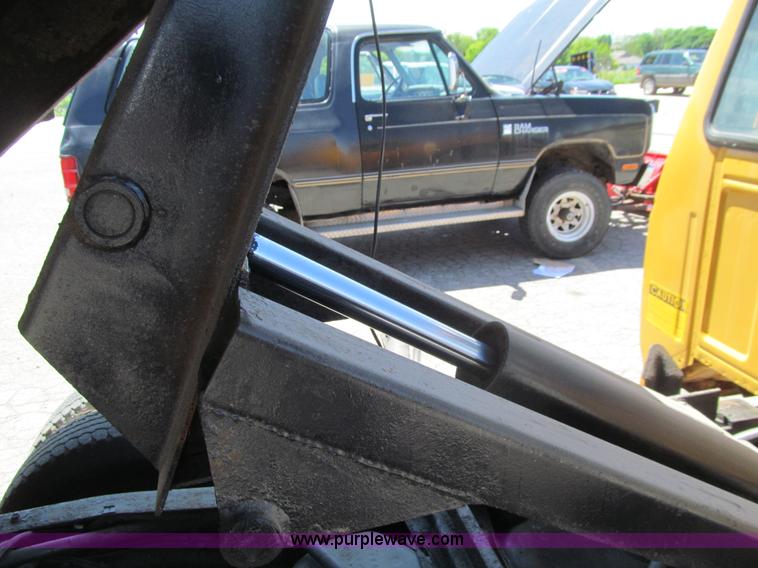 image for item K5653 1994 Ford F350 dump bed pickup truck