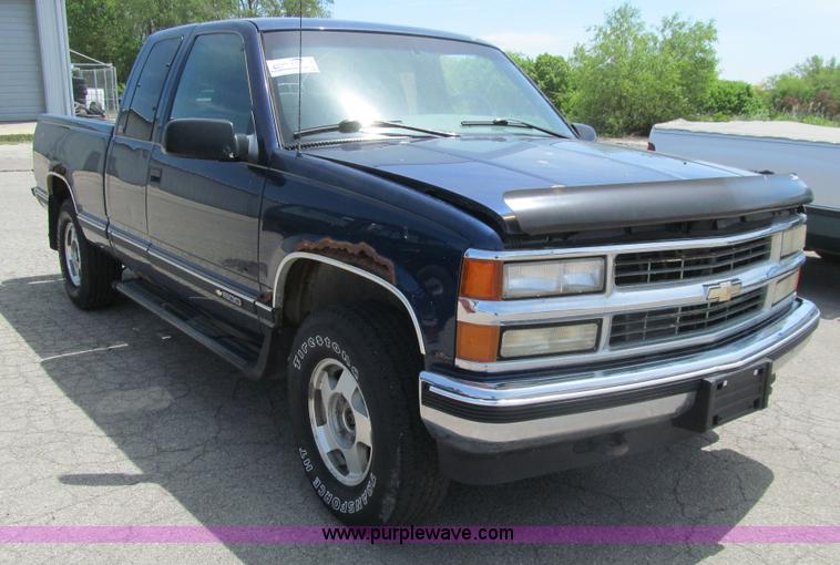 image for item K5656 1996 Chevrolet Silverado 1500 Ext. Cab pickup truck