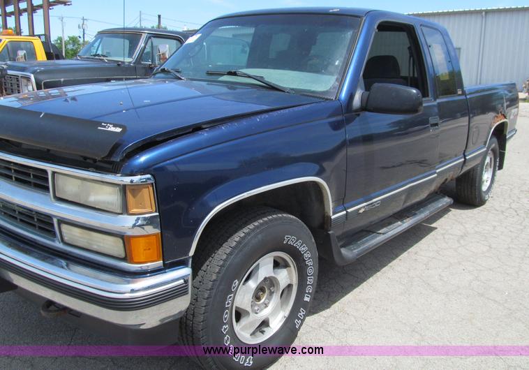 image for item K5656 1996 Chevrolet Silverado 1500 Ext. Cab pickup truck