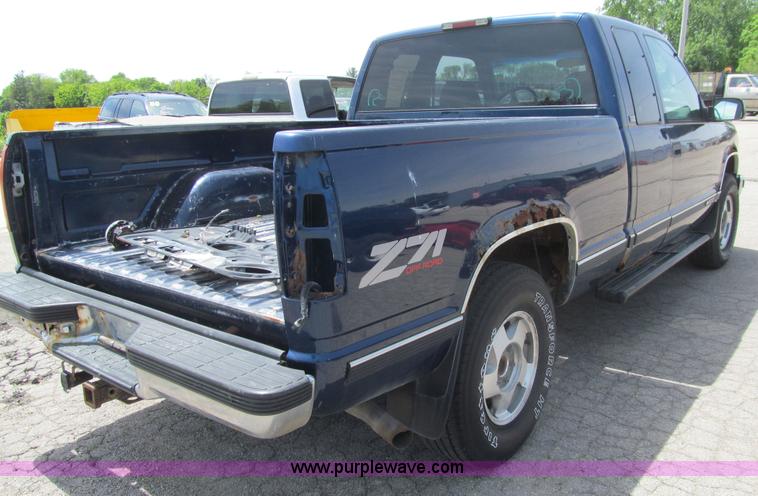 image for item K5656 1996 Chevrolet Silverado 1500 Ext. Cab pickup truck