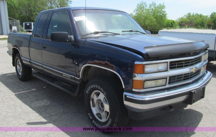 image for item K5656 1996 Chevrolet Silverado 1500 Ext. Cab pickup truck