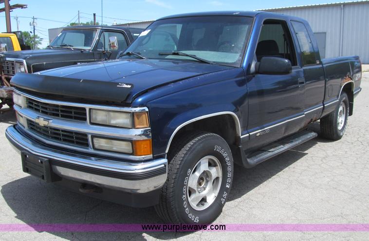 image for item K5656 1996 Chevrolet Silverado 1500 Ext. Cab pickup truck