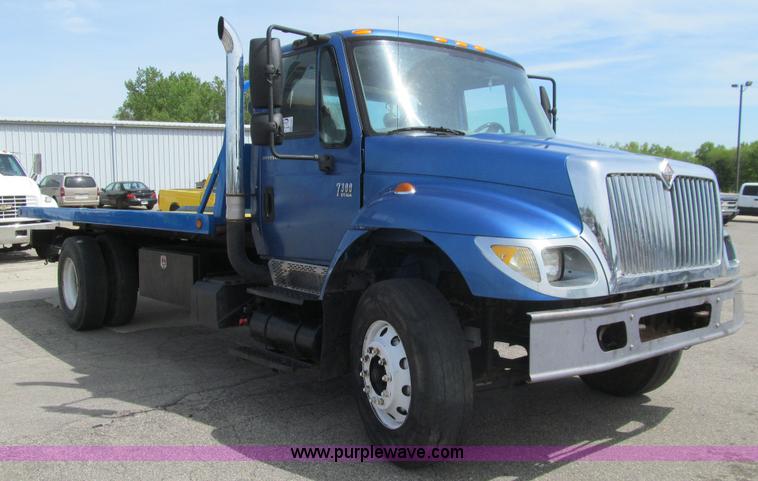 image for item K5657 2005 International 7300 rollback truck