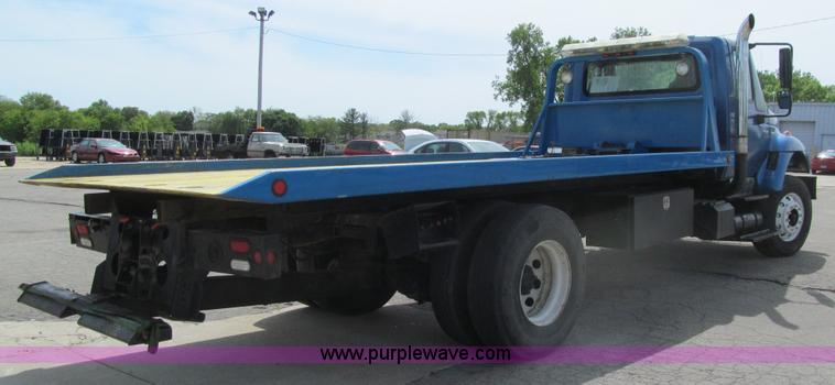 image for item K5657 2005 International 7300 rollback truck