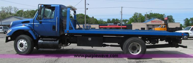 image for item K5657 2005 International 7300 rollback truck