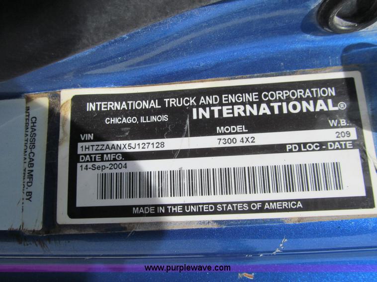 image for item K5657 2005 International 7300 rollback truck