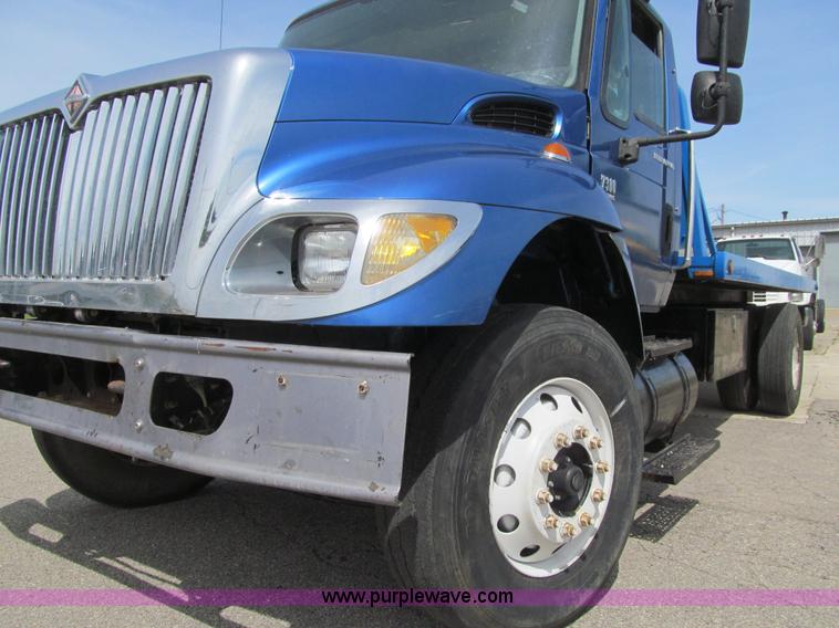 image for item K5657 2005 International 7300 rollback truck