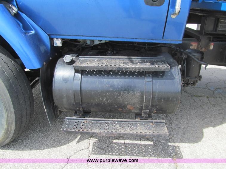 image for item K5657 2005 International 7300 rollback truck