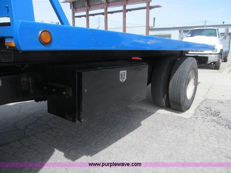 image for item K5657 2005 International 7300 rollback truck
