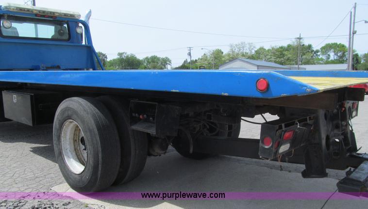 image for item K5657 2005 International 7300 rollback truck