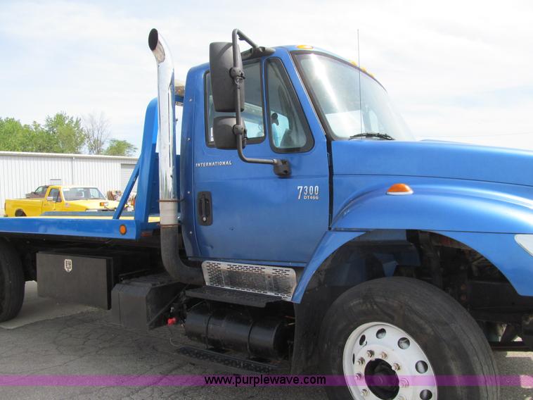 image for item K5657 2005 International 7300 rollback truck