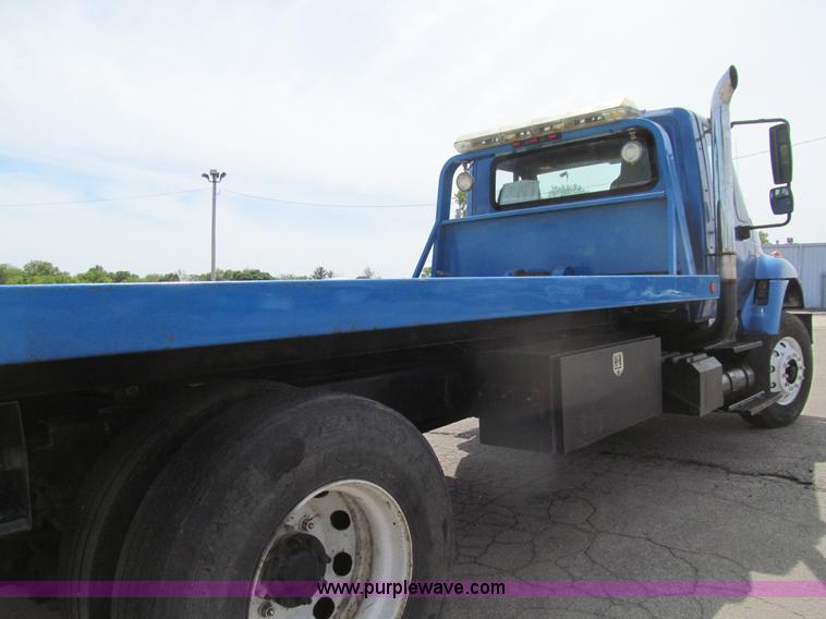 image for item K5657 2005 International 7300 rollback truck