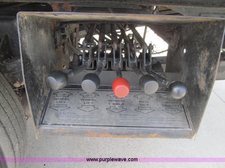 image for item K5657 2005 International 7300 rollback truck