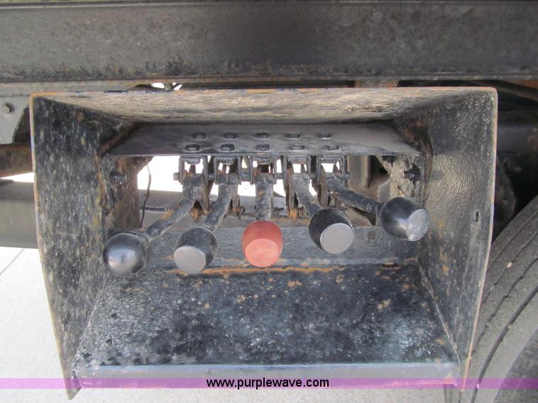 image for item K5657 2005 International 7300 rollback truck