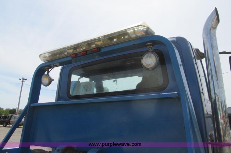image for item K5657 2005 International 7300 rollback truck