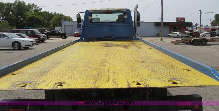 image for item K5657 2005 International 7300 rollback truck