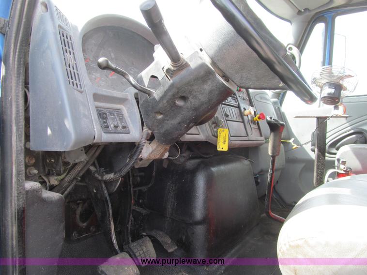 image for item K5657 2005 International 7300 rollback truck