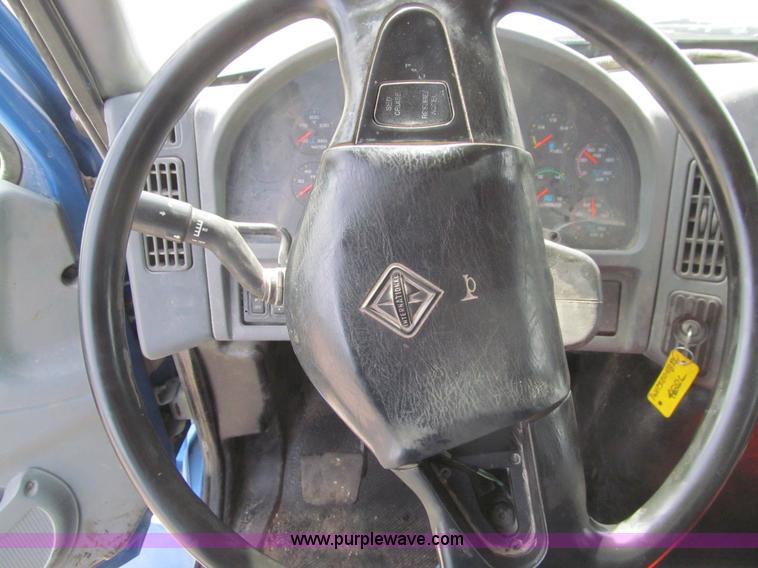 image for item K5657 2005 International 7300 rollback truck