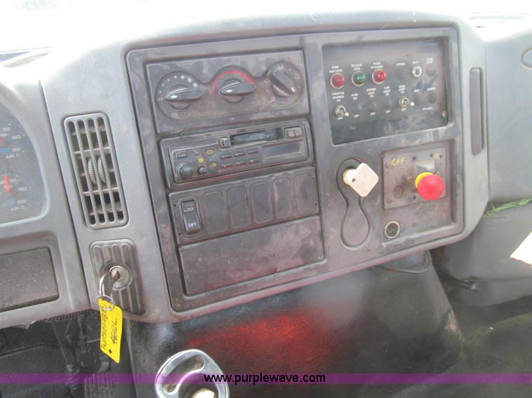 image for item K5657 2005 International 7300 rollback truck