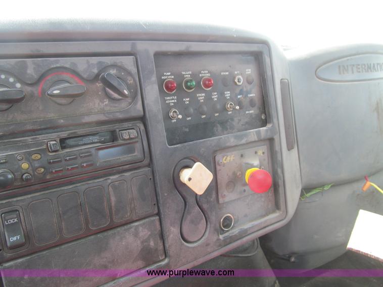 image for item K5657 2005 International 7300 rollback truck