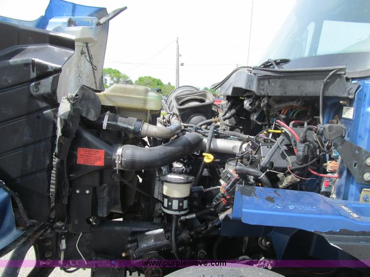 image for item K5657 2005 International 7300 rollback truck