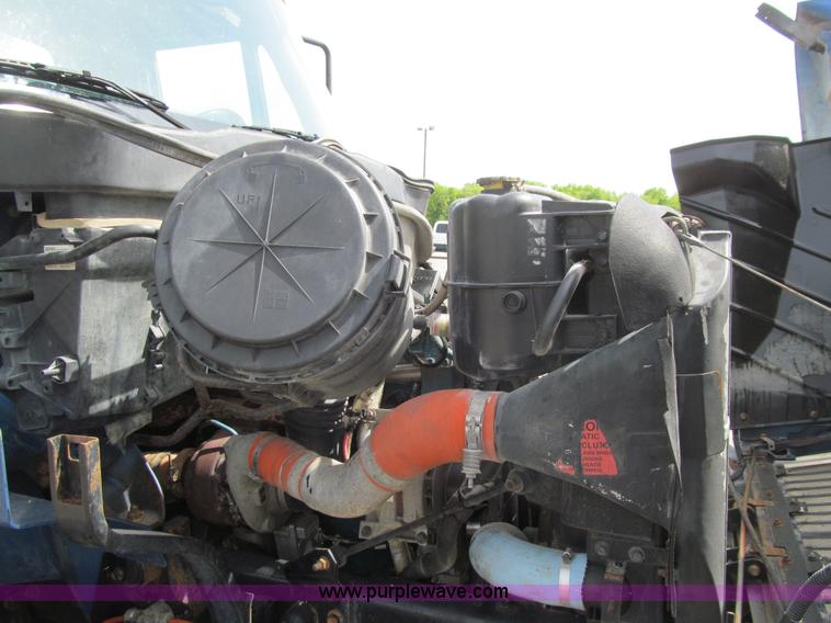 image for item K5657 2005 International 7300 rollback truck