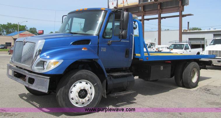 image for item K5657 2005 International 7300 rollback truck