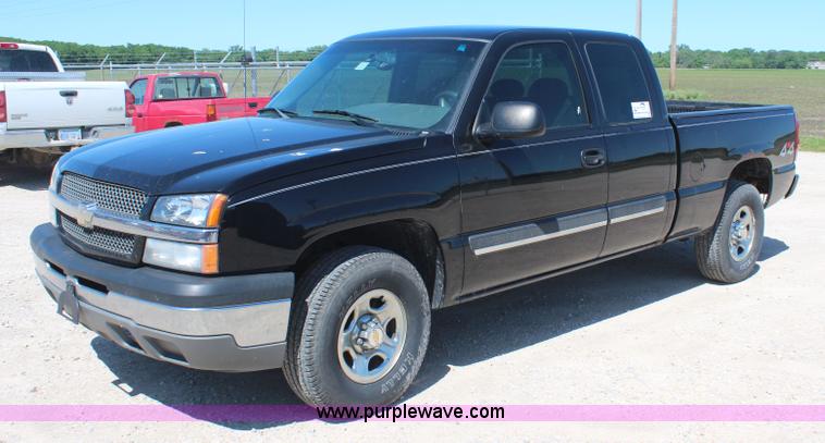 image for item K6778 2003 Chevrolet Silverado 1500 Ext. Cab pickup truck