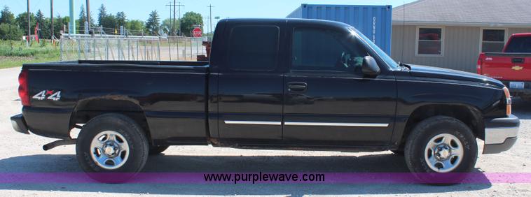 image for item K6778 2003 Chevrolet Silverado 1500 Ext. Cab pickup truck