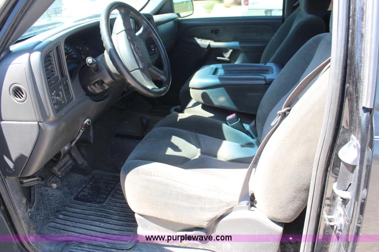 image for item K6778 2003 Chevrolet Silverado 1500 Ext. Cab pickup truck