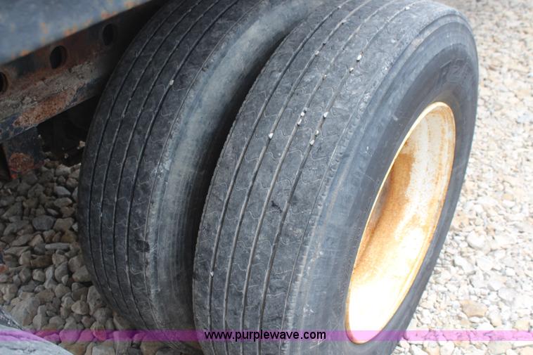 image for item K6785 1995 Trailmobile flatbed trailer