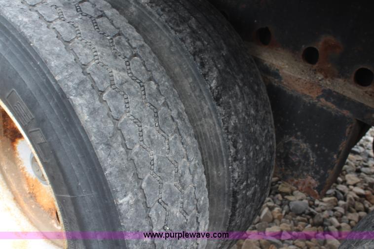 image for item K6785 1995 Trailmobile flatbed trailer