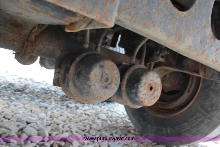 image for item K6785 1995 Trailmobile flatbed trailer